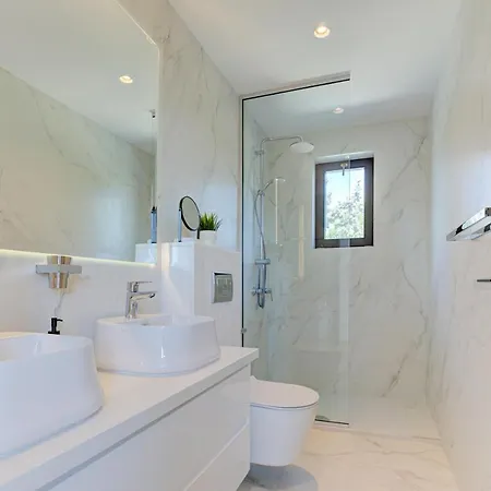 Vila Delphin 375 Fantastic With Amazing Outside Space And 13x5m Private Pool, Aphrodite Hills *
