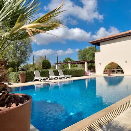 Willa Delphin 375 Fantastic With Amazing Outside Space And 13x5m Private Pool, Aphrodite Hills *