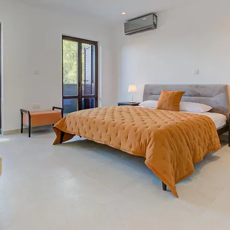 וילה Villa Delphin 375 Fantastic Villa With Amazing Outside Space And 13X5M Private Pool, Aphrodite Hills *