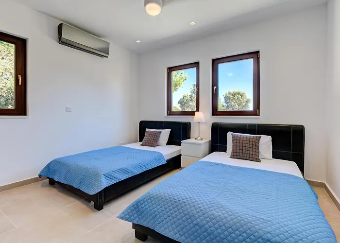 Villa Delphin 375 Fantastic With Amazing Outside Space And 13x5m Private Pool, Aphrodite Hills